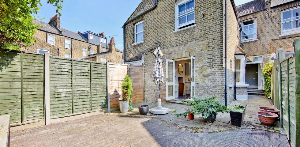 			NEW INSTRUCTION, 4 Bedroom, 1 bath, 1 reception House			 Alloa Road , Surrey Quay Canada Water